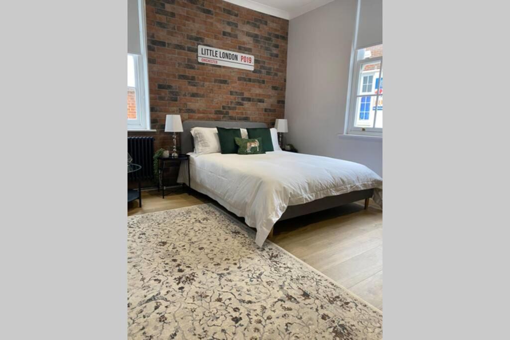 City Centre Entire Studio Apartment 奇切斯特 外观 照片